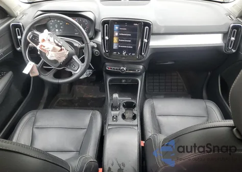 2021 Volvo Xc40 T5 Momentum z USA, uszkodzony, nr VIN YV4162UK7M2563404